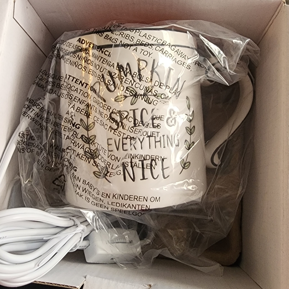 NEW IN BOX Scentsy Warmer perfect for fall